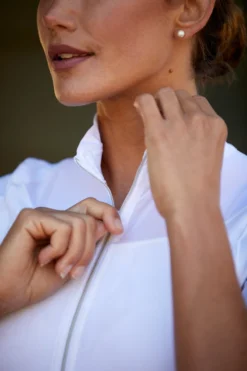 Ariat Womens Ascent 1/4 Zip Short Sleeve Show Shirt 37 Ariat Womens Ascent 1/4 Zip Short Sleeve Show Shirt -Cavallo Equestrian Shop S23 WMS ENGL Carmel LaCunha Shot 02 8218 RTL